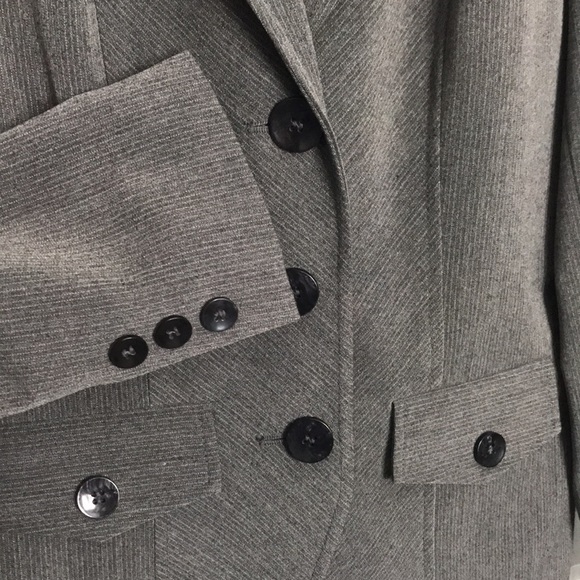 3/$40 Laura Grey Pinstripe Blazer; 3 buttons, 2 pockets; Size 2 Petite; Vintage - Picture 2 of 9